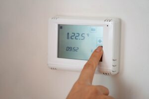 Co to jest termostat i jakie wyróżniamy rodzaje termostatów?