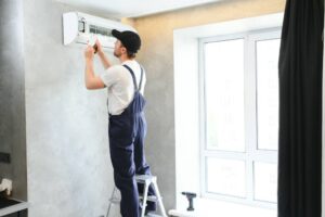 Instalacja klimatyzacji w domu jednorodzinnym – komfort i energooszczędność